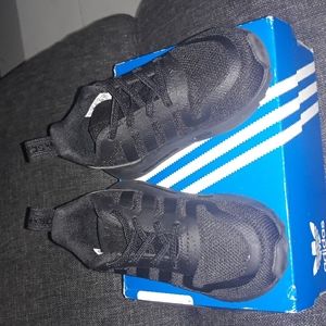 Adidas Unisex Sneaker Size 6